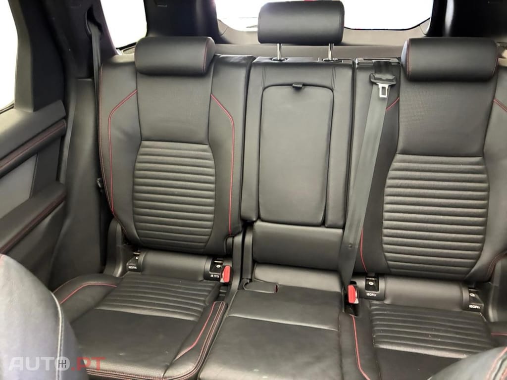 Land Rover Discovery Sport P300e R-Dynamic