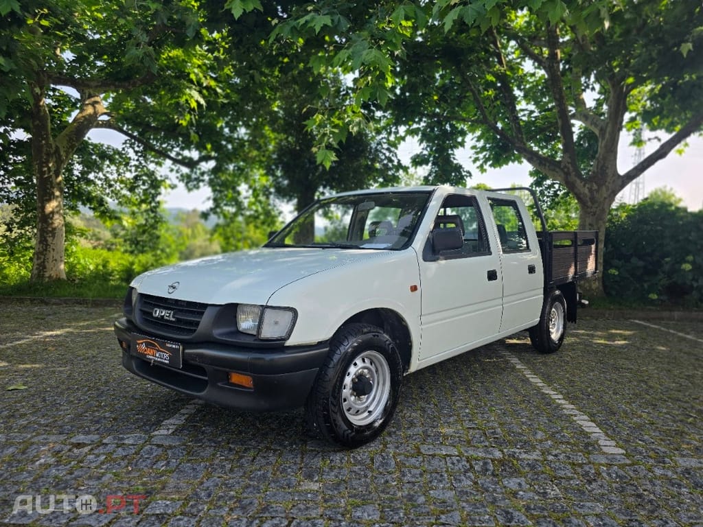 Opel Campo 2.5 TD TFR 54 HD CD CM