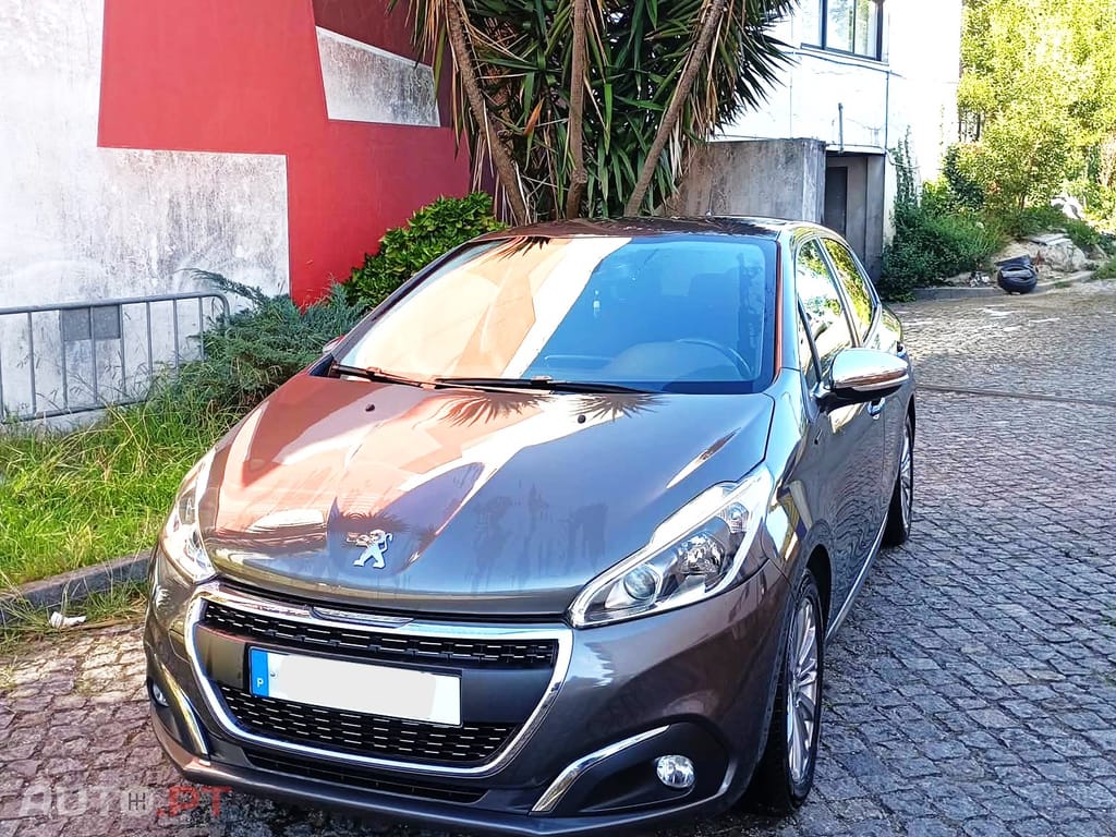 Peugeot 208 1.2 PureTech Signature 82 cv–Nacional