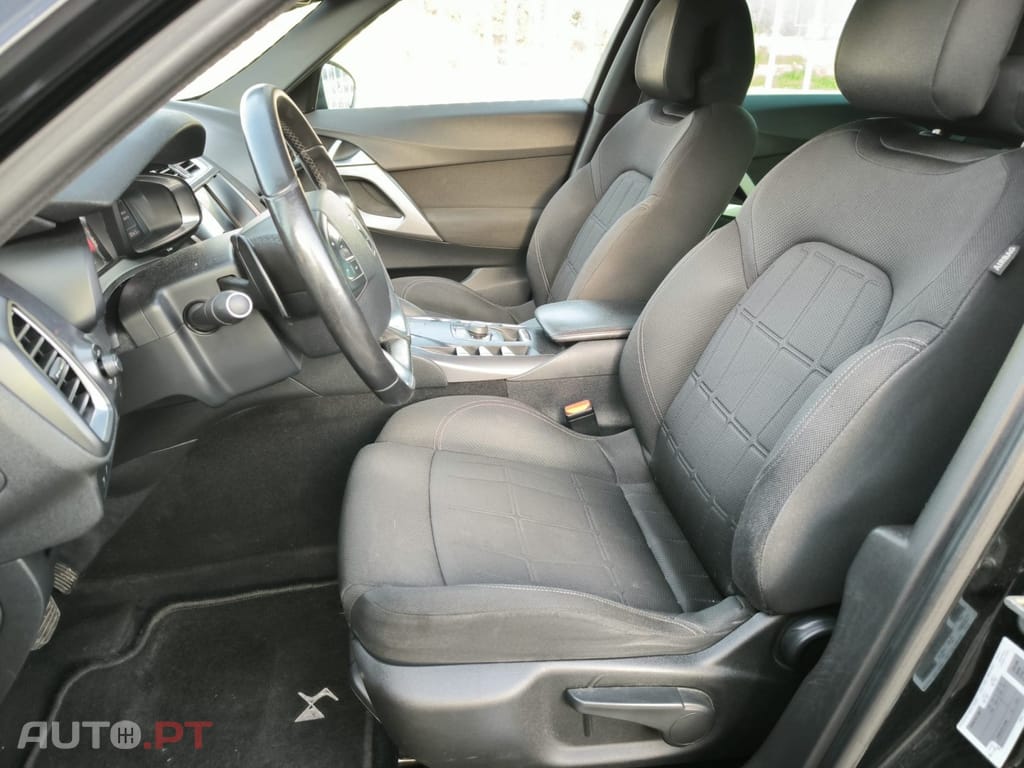 Citroen DS5 2.0 HDi Hy4 So Chic CMP6 88g