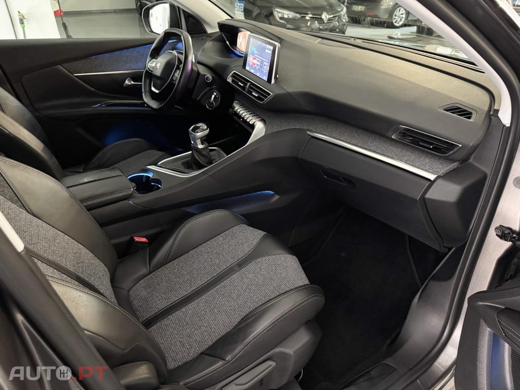 Peugeot 5008 1.5 BlueHDi Allure