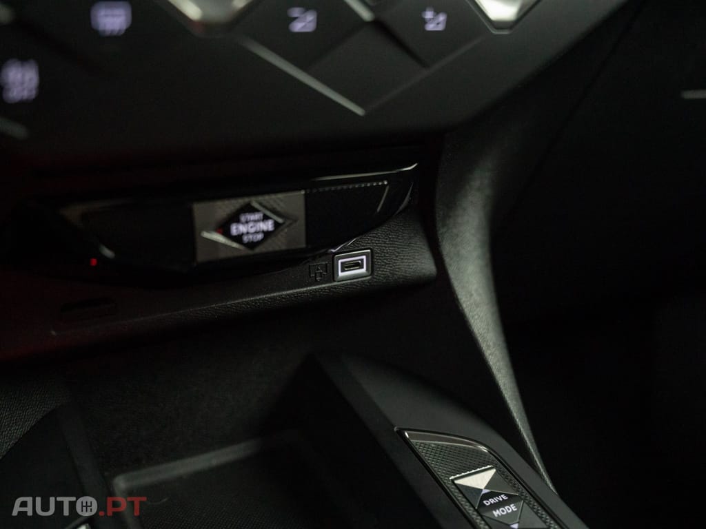 DS DS3 Crossback E-Tense Performance Line