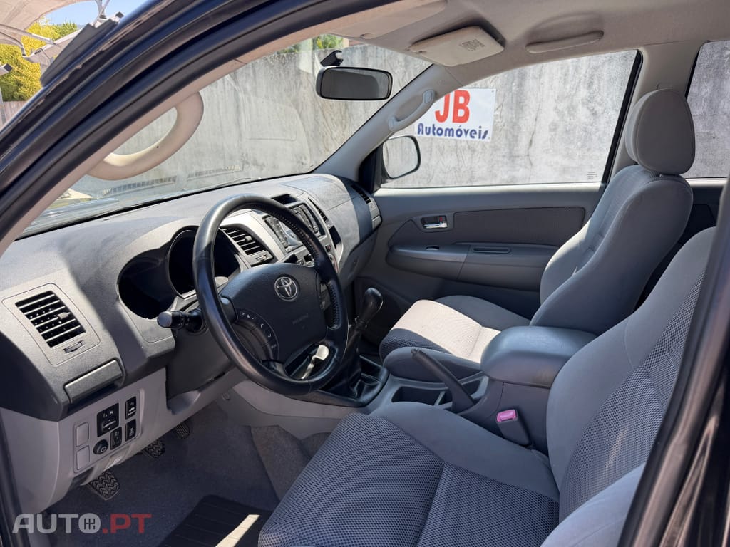 Toyota Hilux 2.5 D-4D 4WD CD Tracker