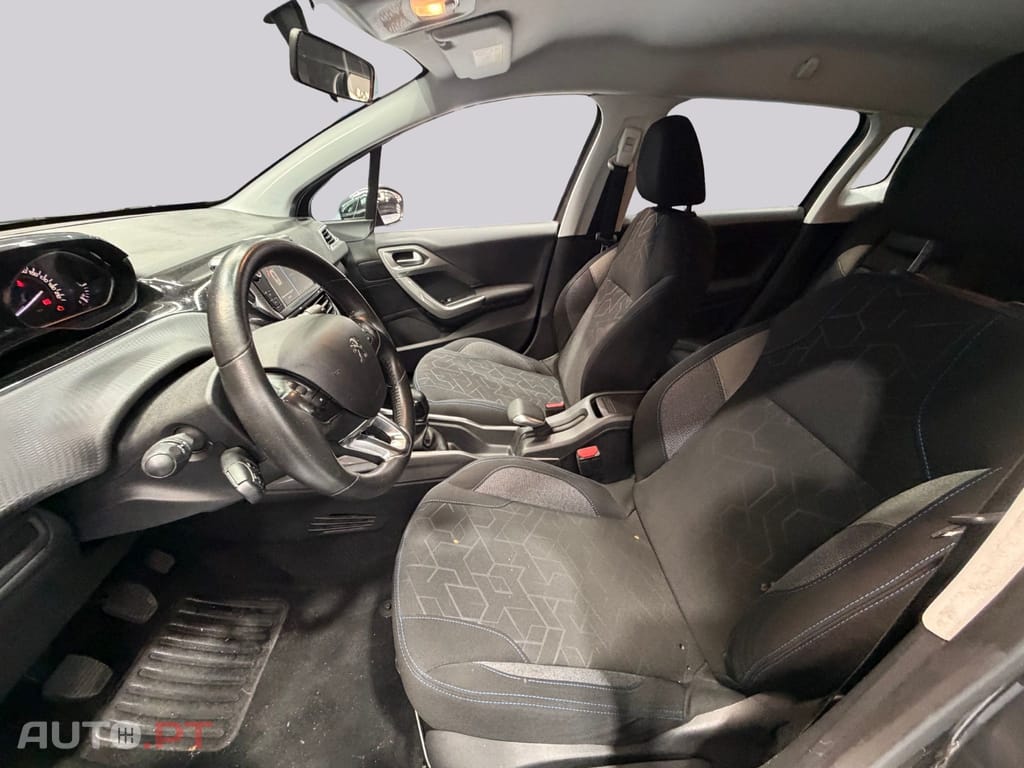 Peugeot 2008 1.2 e-VTi Style