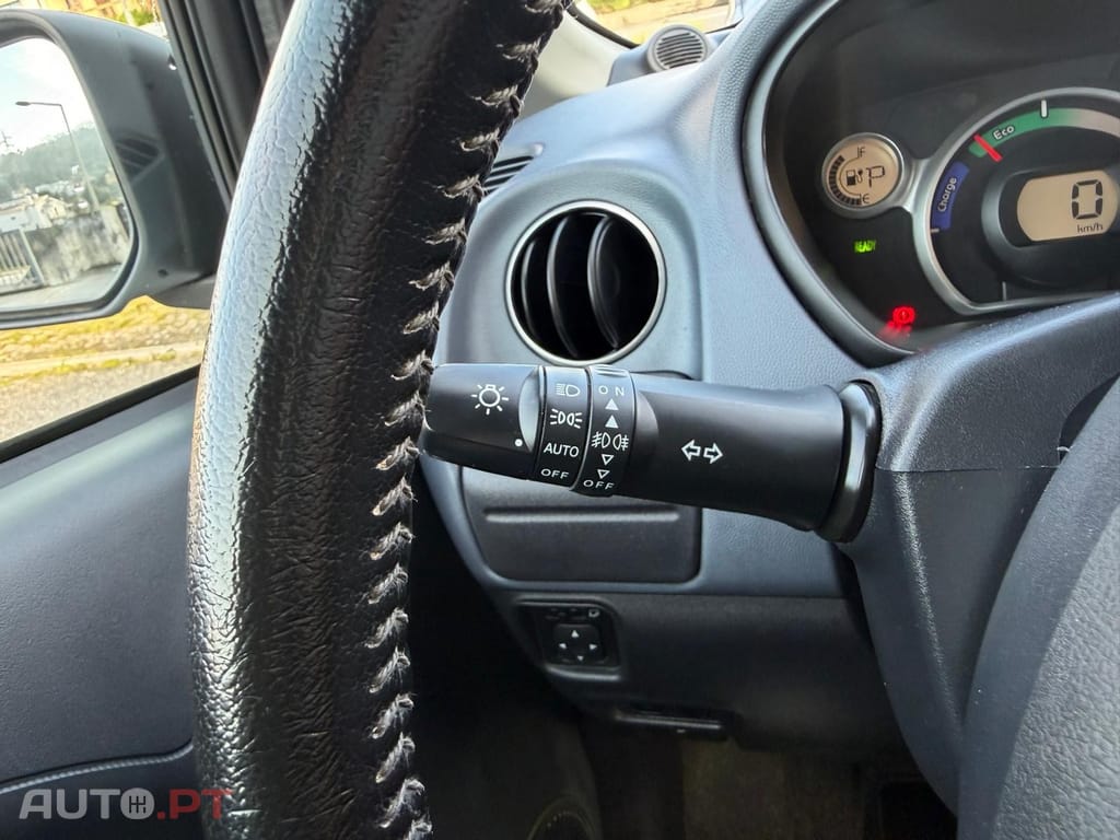 Peugeot iOn Standard