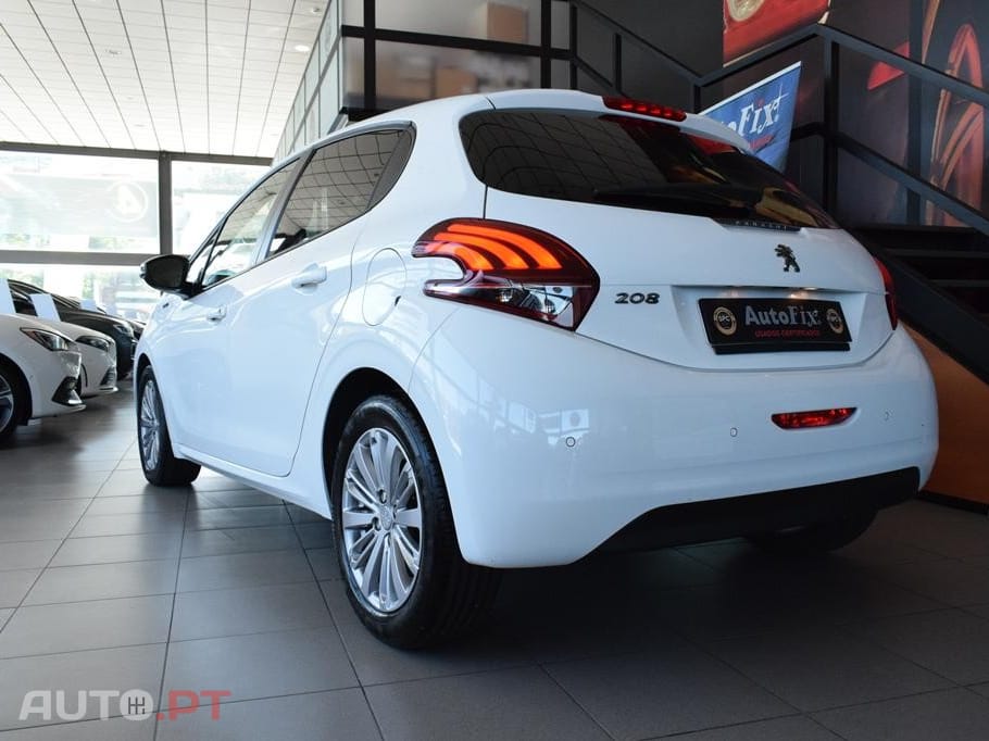 Peugeot 208 1.2 PureTech Signature