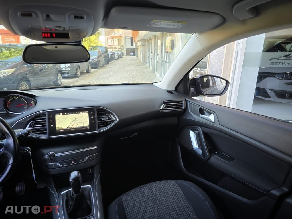 Peugeot 308 1.6 BlueHDi Style J17