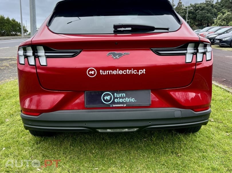 Ford Mustang Mach-E 75.7 kWh Base