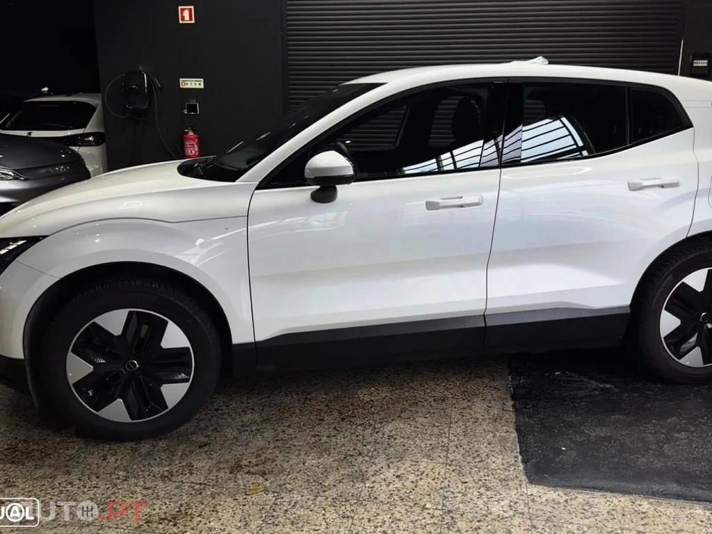 Volvo EX30 Single Motor Extended Range RWD Core