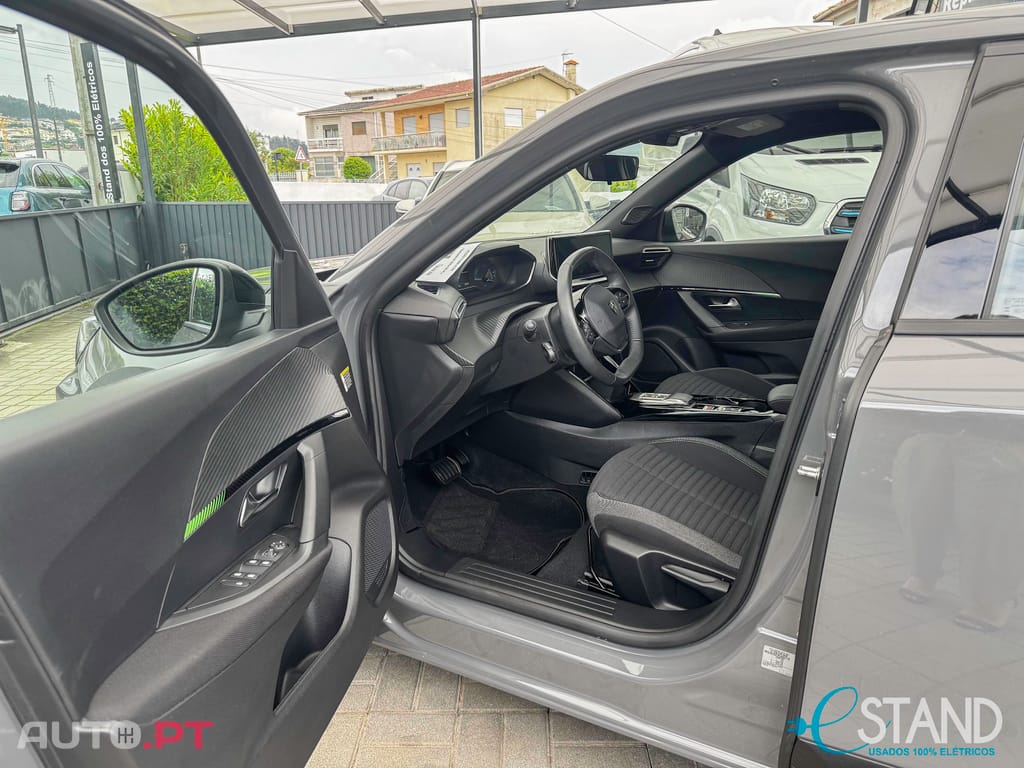 Peugeot E-2008 Active