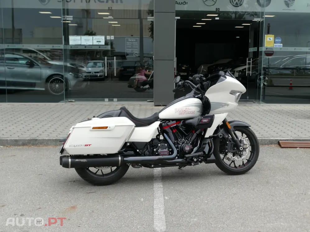 Harley Davidson FL CVO ROAD GLIDE ST