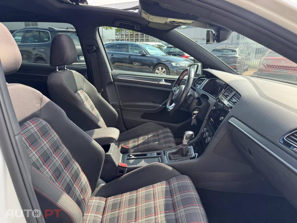 Volkswagen Golf 2.0 TSI GTI