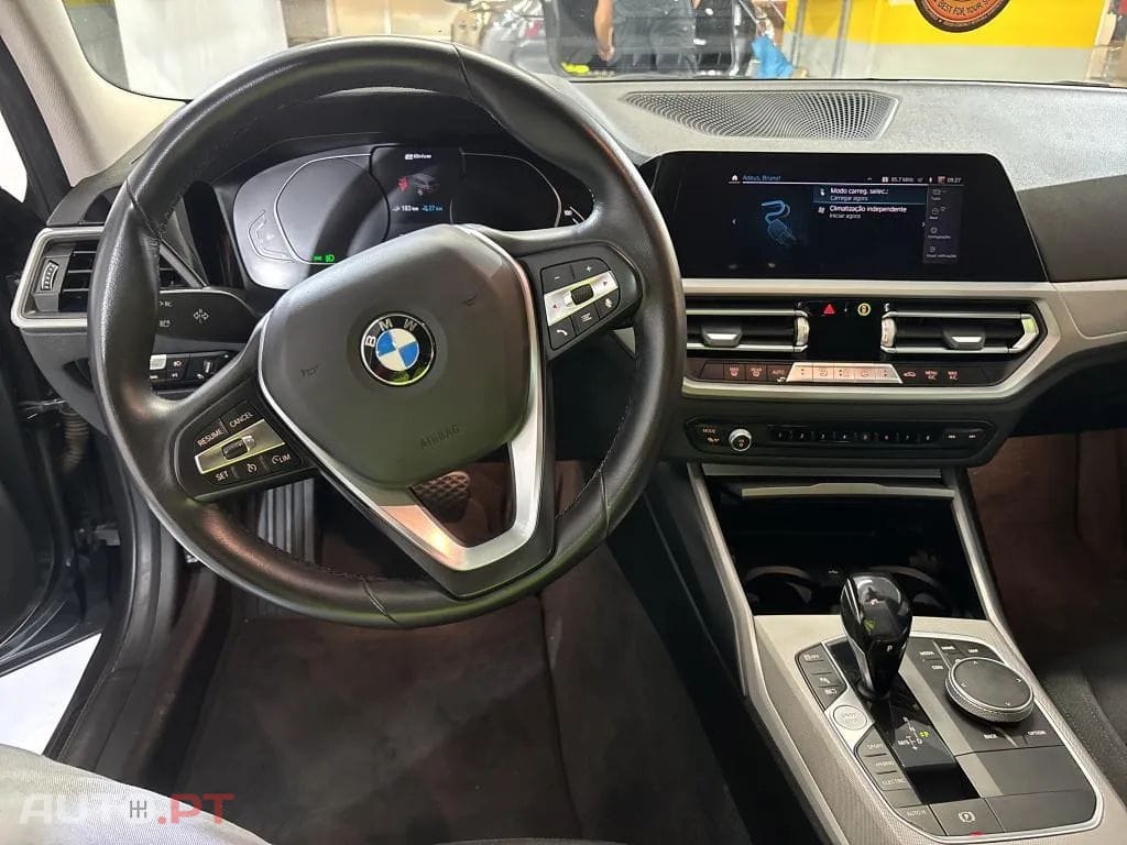 BMW 330 e Touring Corporate Edition Auto