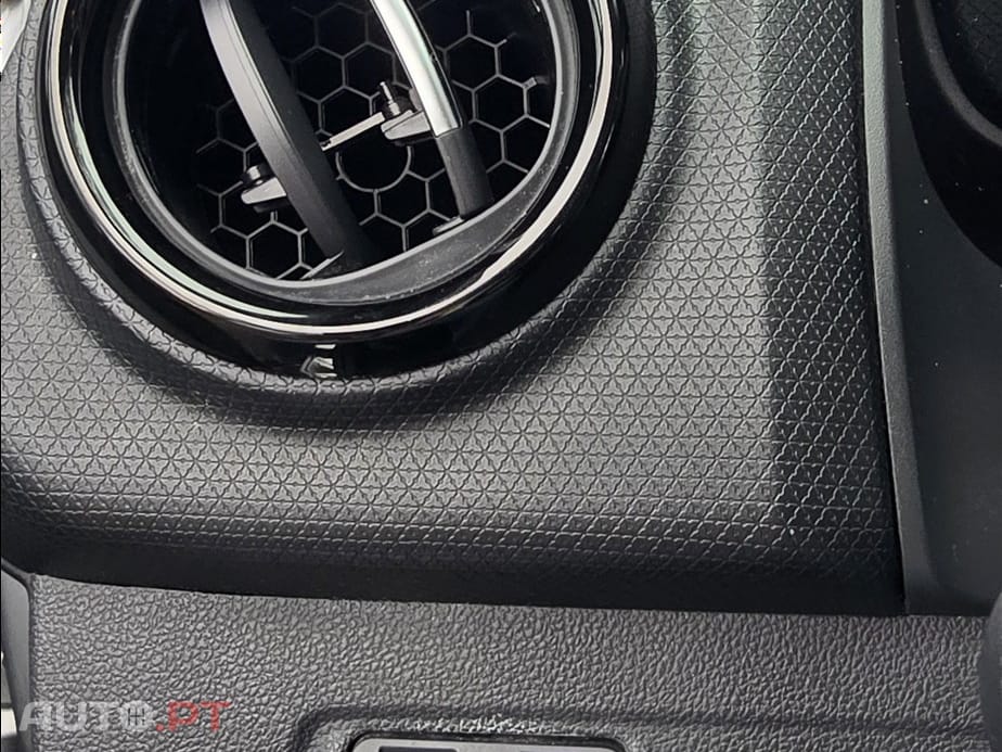 Renault Clio 0.9 TCe Limited Bi-Fuel