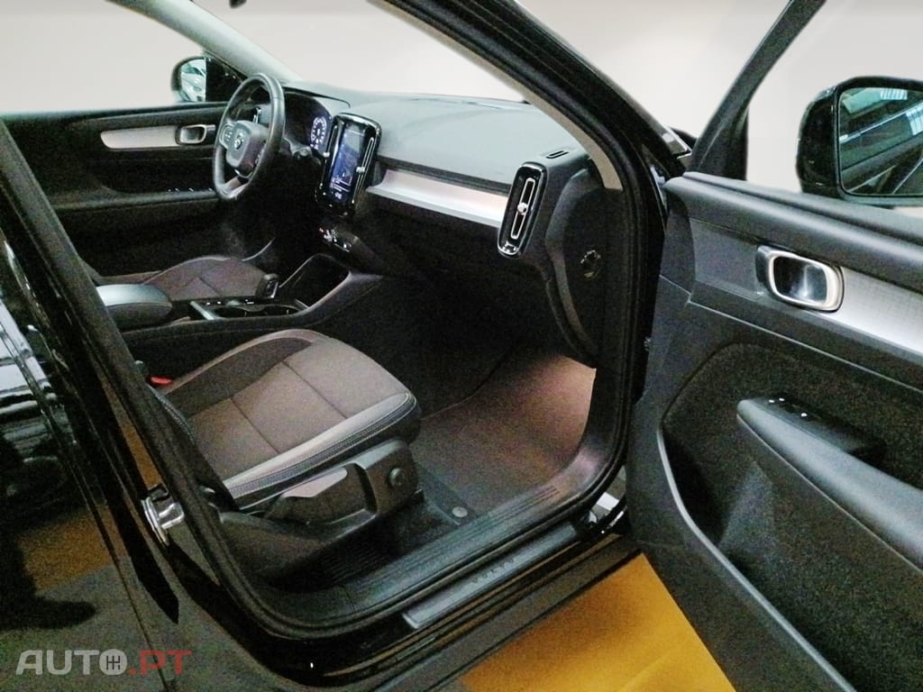 Volvo XC40 1.5 T5 PHEV Momentum Plus