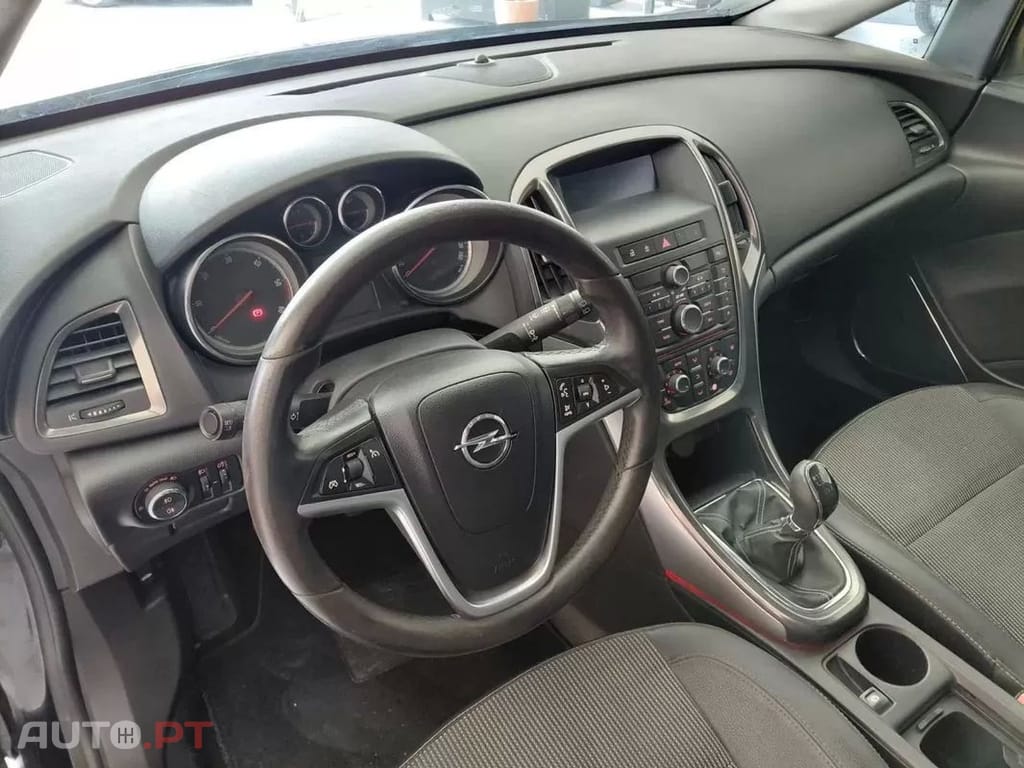 Opel Astra 1.7 CDTi Edition — fotografia 10
