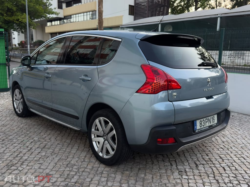 Peugeot 3008 2.0 HDi Hybrid4 99g