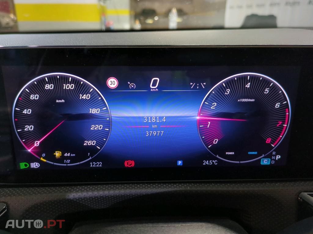Mercedes-Benz CLA 200 Standard