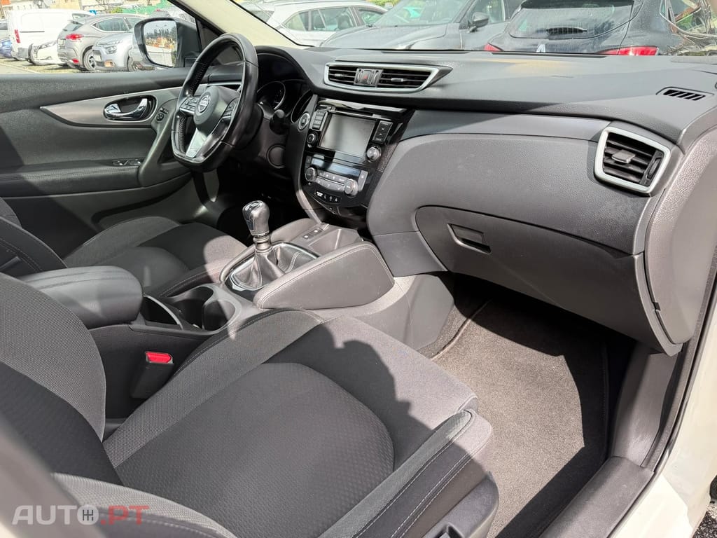 Nissan Qashqai 1.5 dCi N-Connecta J18+Led