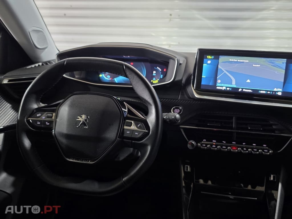 Peugeot E-2008 50 kWh Allure Pack