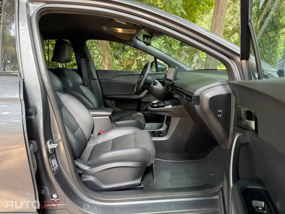 MG MG4 77 kWh Extended Range Luxury