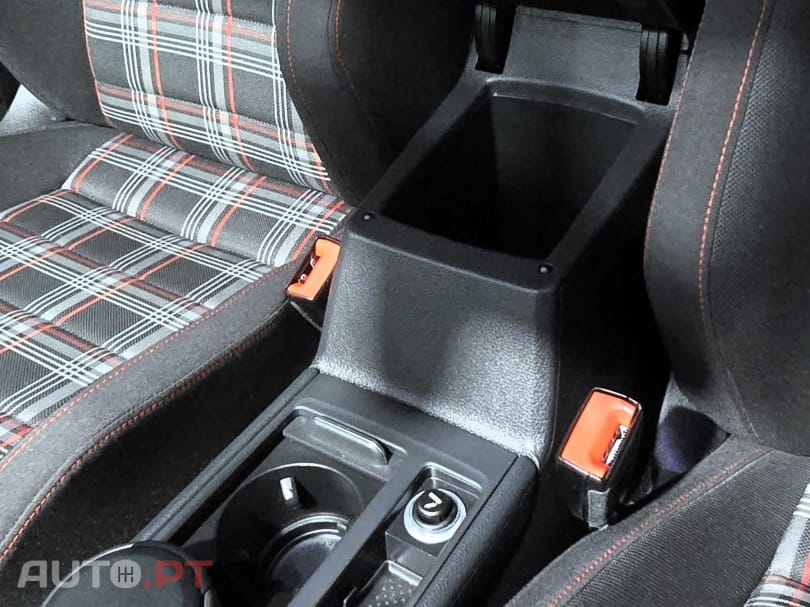 Volkswagen Golf GTI Performance BlueMotion DSG