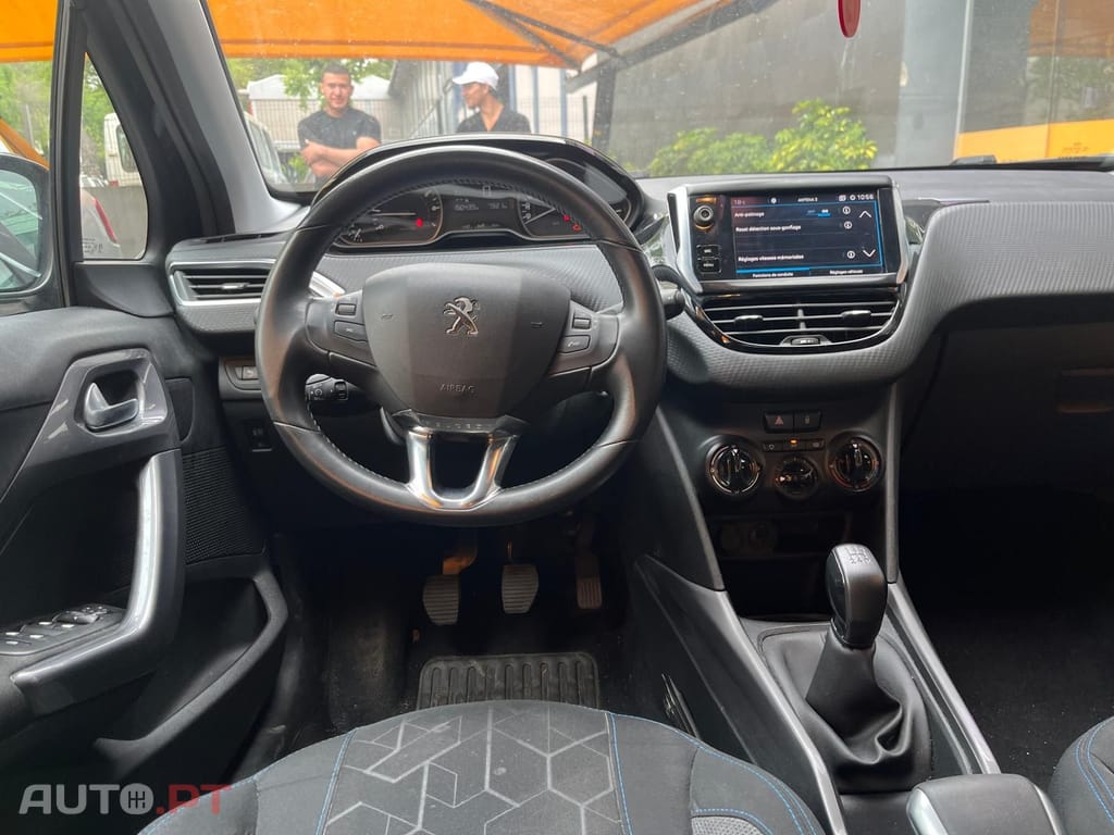 Peugeot 2008 1.2 e-VTi Style
