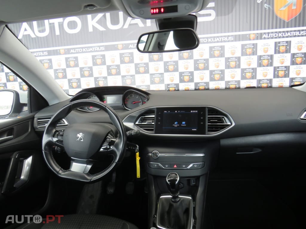 Peugeot 308 1.5 BlueHDi Business Line