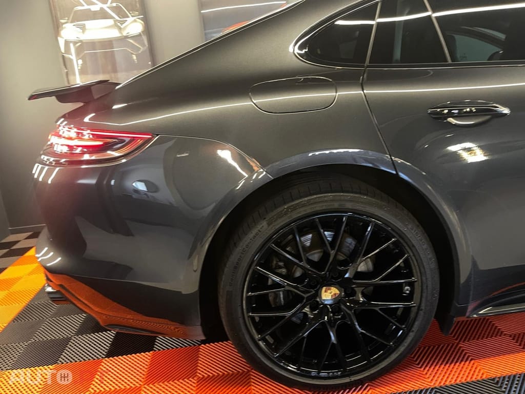 Porsche Panamera 4 E-Hybrid