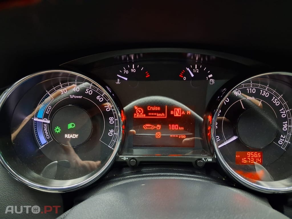 Peugeot 3008 2.0 HDi Hybrid4 Limited Edition — fotografia 14