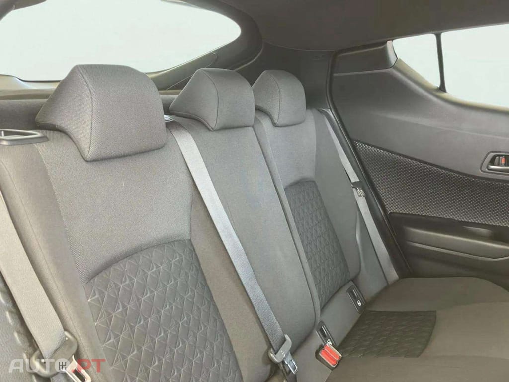 Toyota C-HR 2.0 Hybrid Square Collection