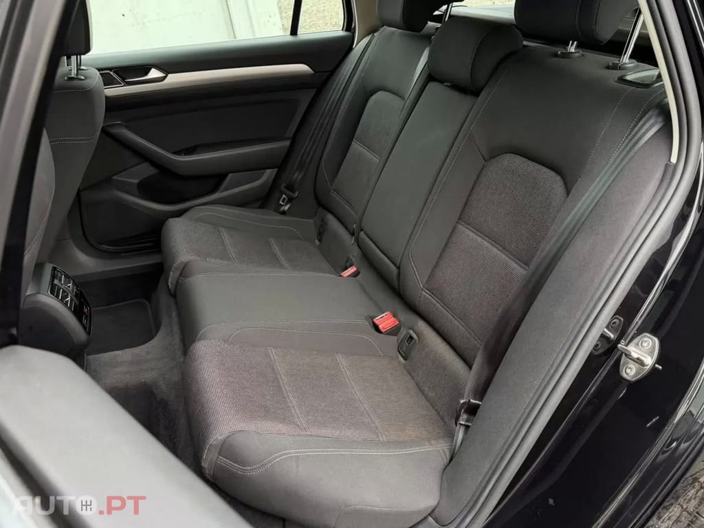 Volkswagen Passat Variant 1.6 TDI Confortline — fotografia 8