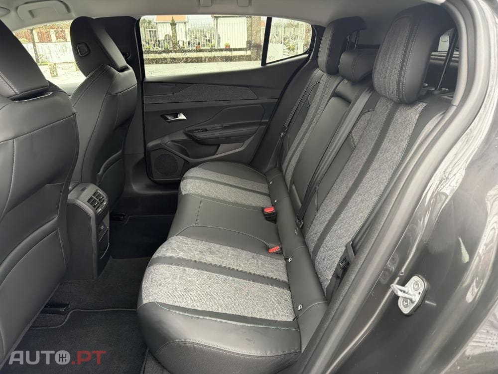 Peugeot 408 1.6 Hybrid Allure Pack e-EAT8