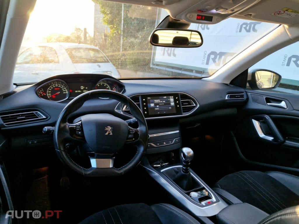 Peugeot 308 1.2 PureTech Allure J17