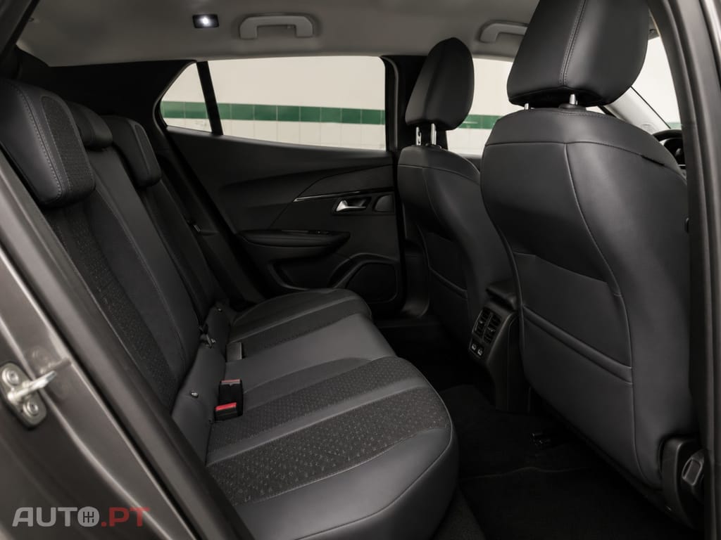 Peugeot 2008 1.2 PureTech Allure EAT8
