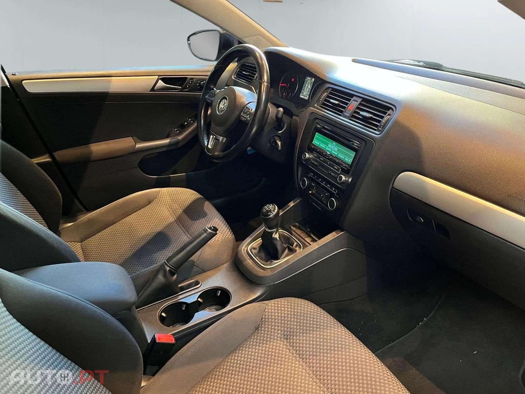 Volkswagen Jetta 1.6 TDI Advance BlueMotion