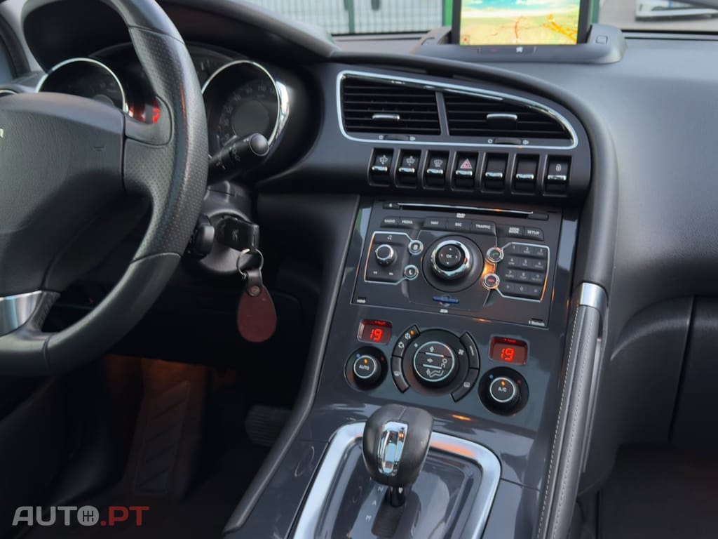 Peugeot 3008 2.0 HDi Hybrid4 99g