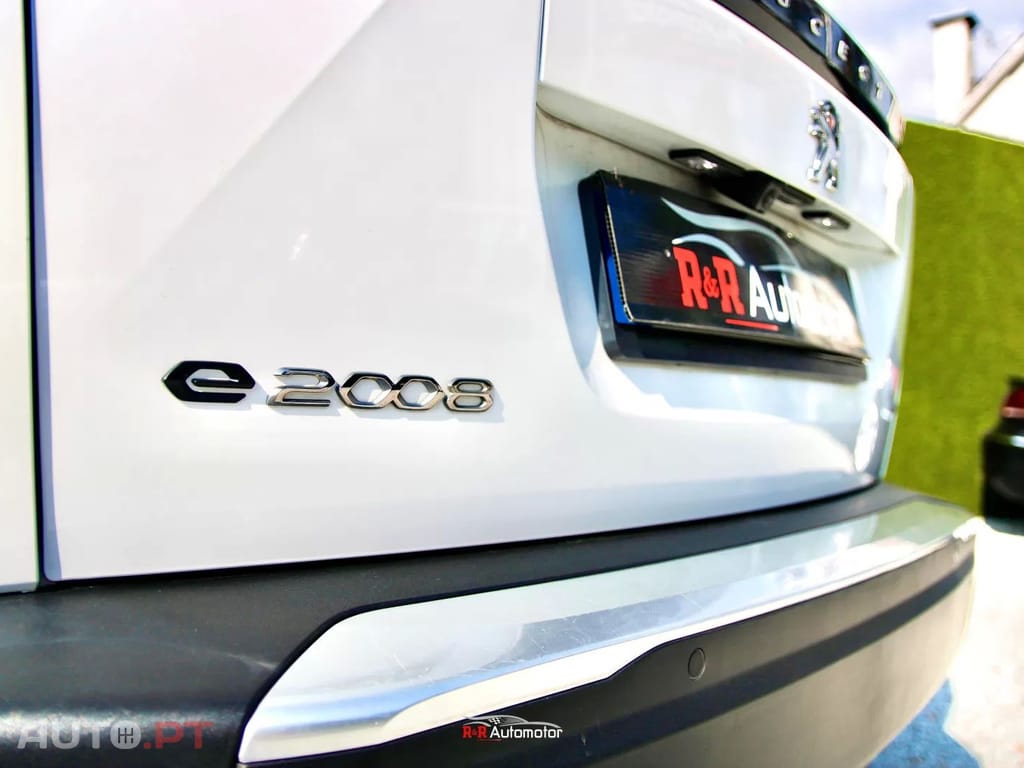 Peugeot E-2008 50 kWh GT