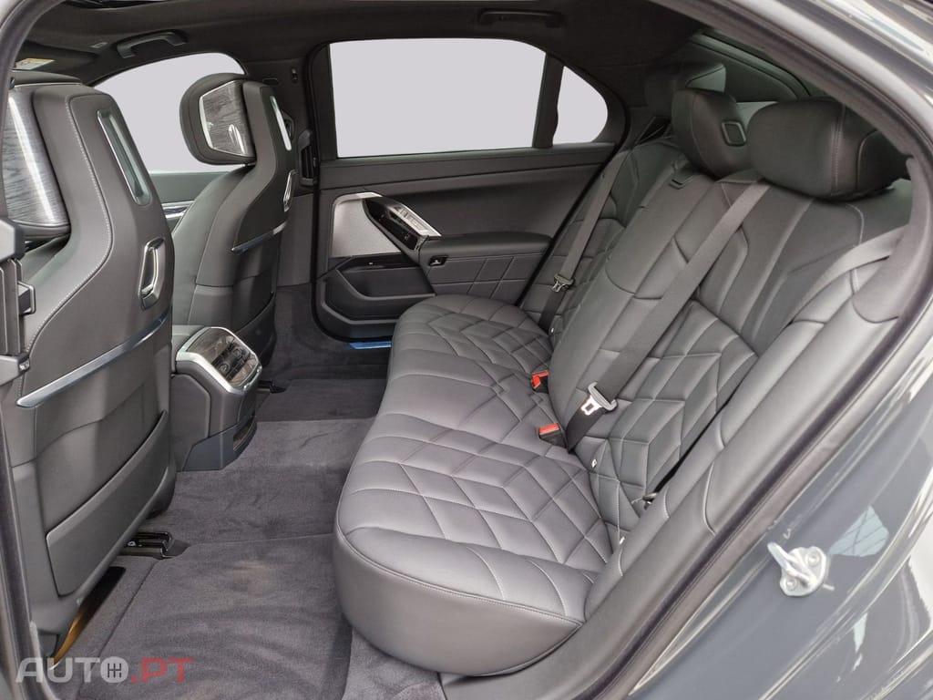BMW i7 I.V.A DEDUTÍVEL eDrive50