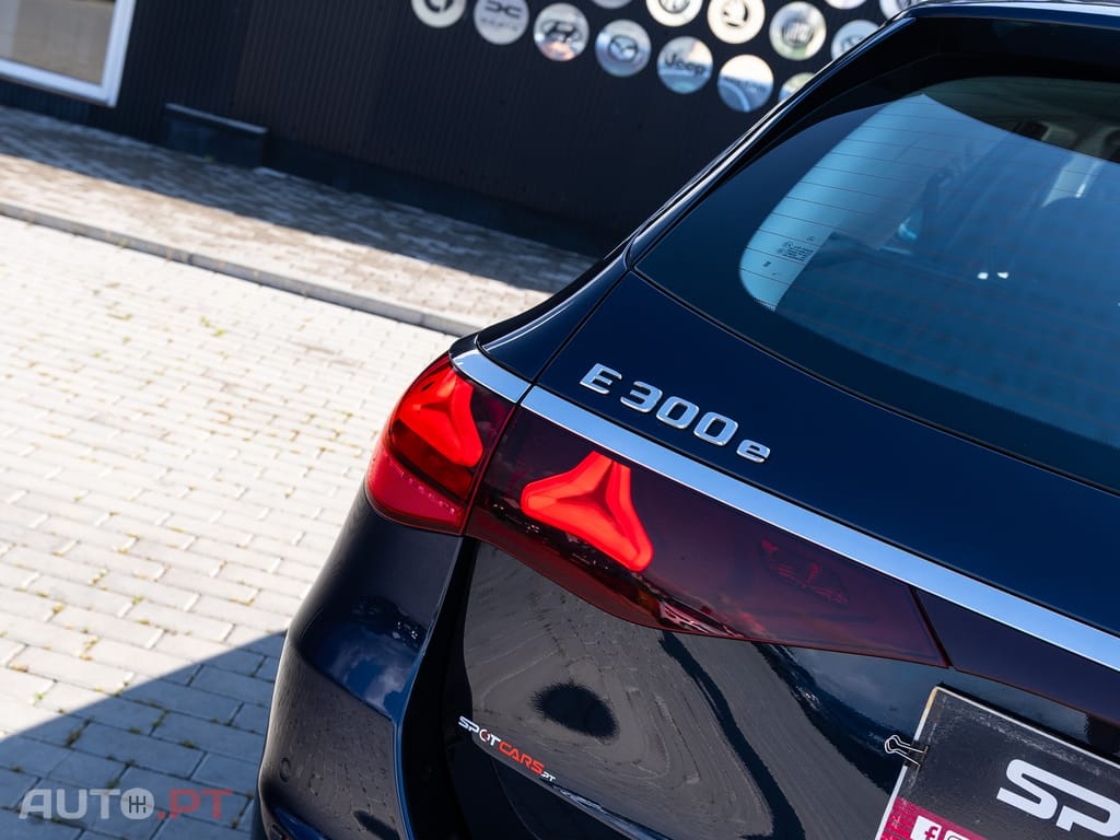 Mercedes-Benz E 300 Outro