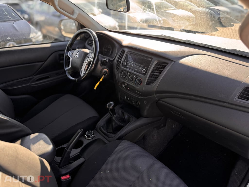 Mitsubishi L200 2.3 DI-D CD Invite 4WD