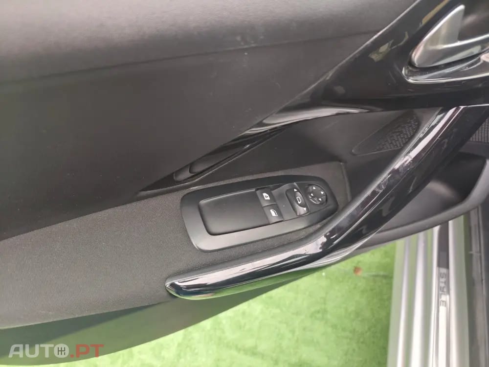 Peugeot 208 1.6 BlueHDi Style