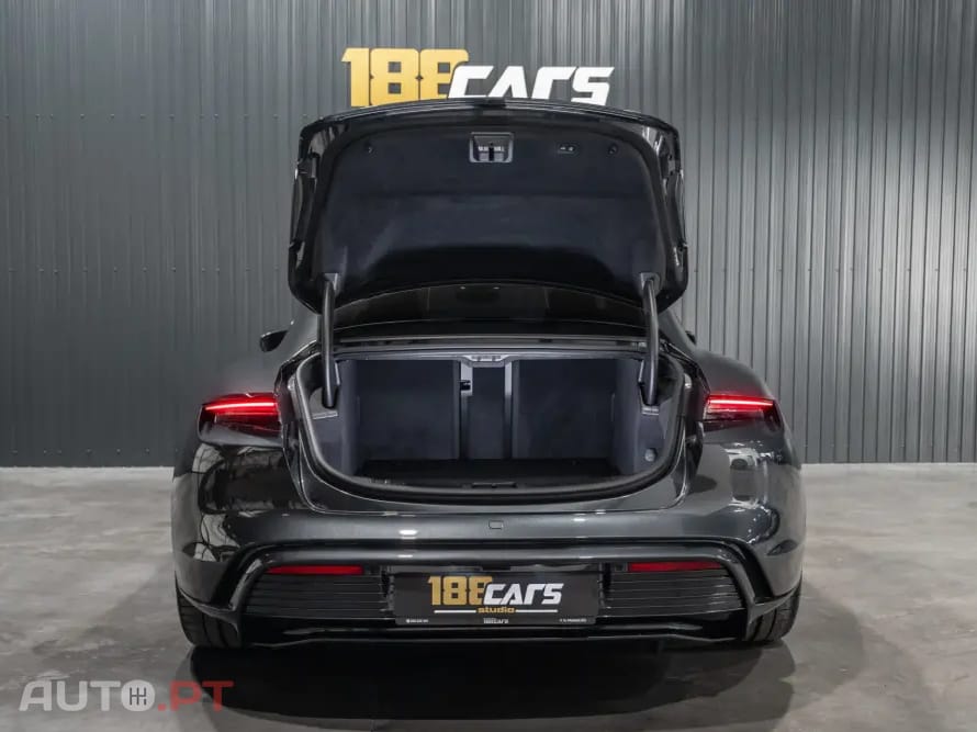 Porsche Taycan 4