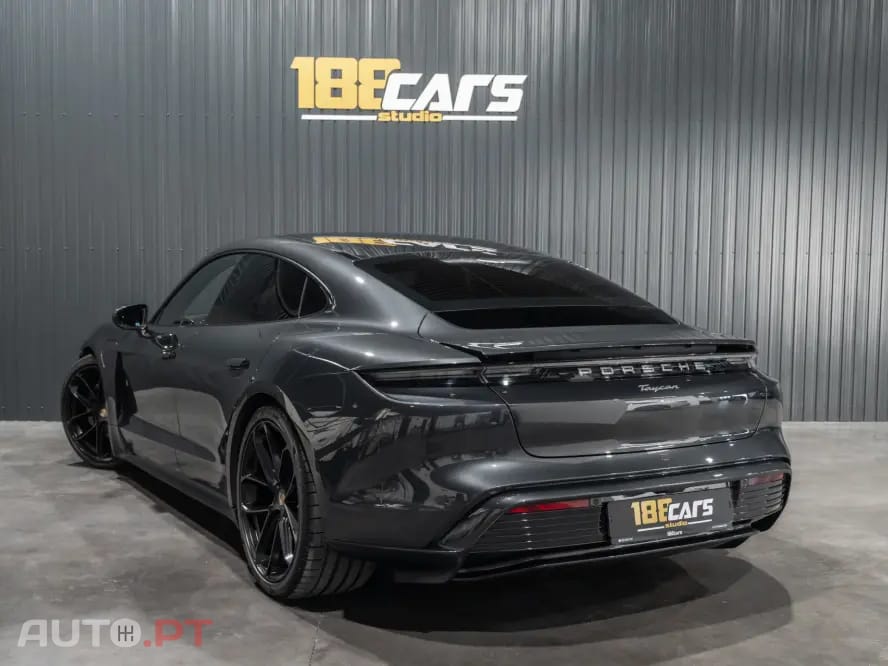 Porsche Taycan 4