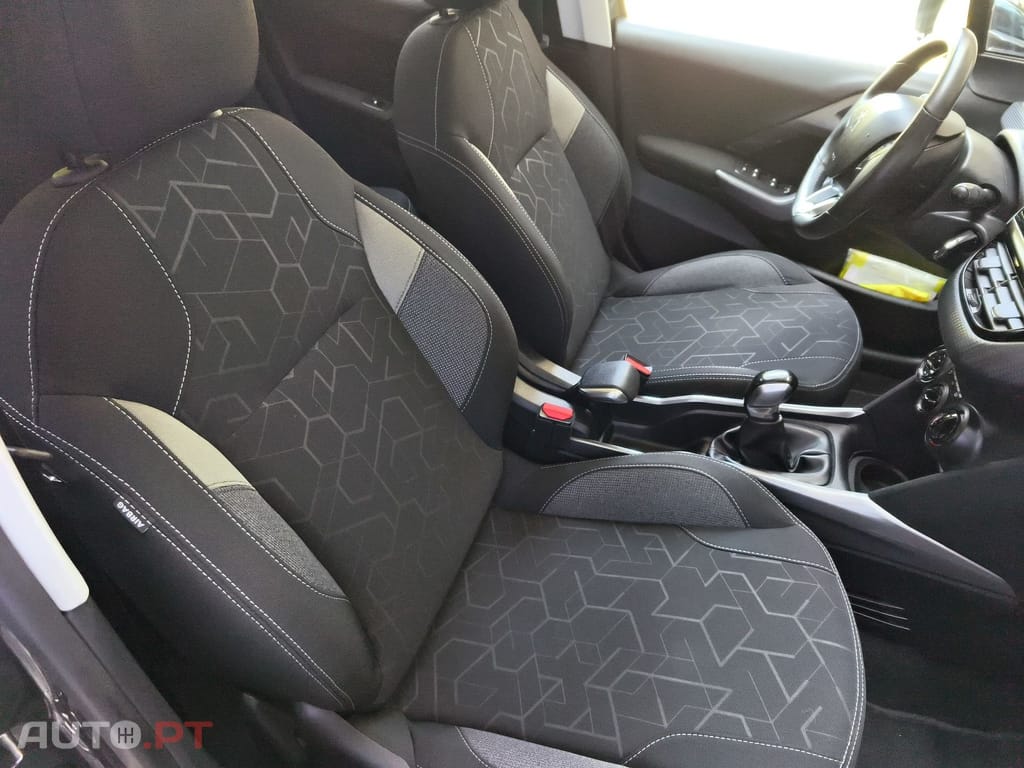 Peugeot 2008 1.2 PureTech Style
