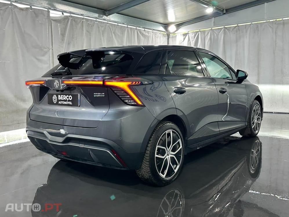 MG MG4 77 kWh Extended Range Luxury