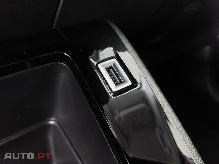 Peugeot E-208 50 kWh Active