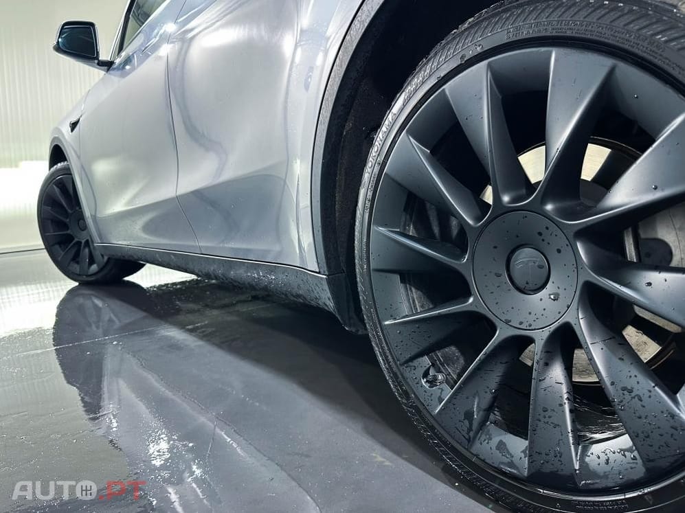 Tesla Model Y Long Range Dual Motor AWD