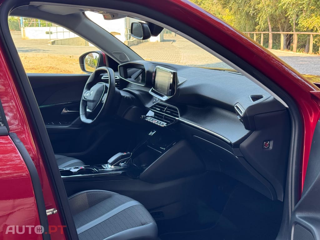 Peugeot E-2008 50 kWh Allure