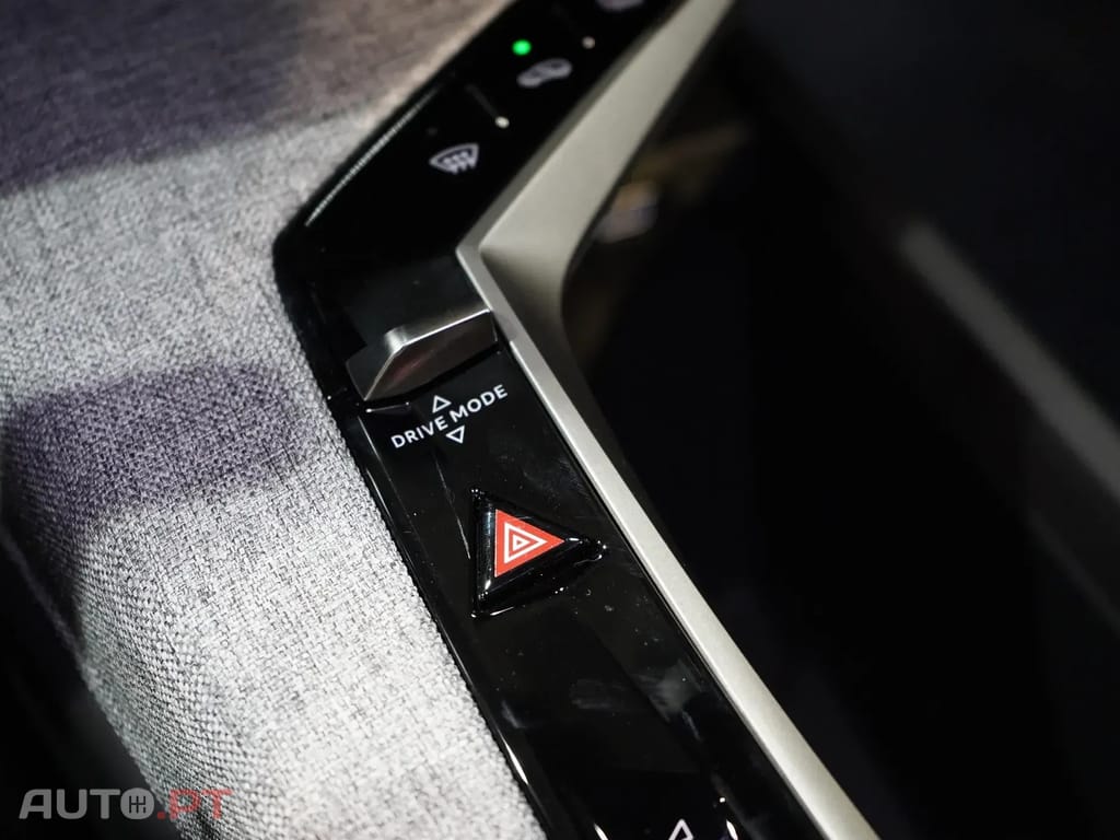 Peugeot 3008 1.2 Hybrid Allure e-DCS6